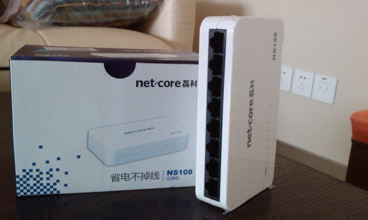 磊科(netcore)NS108 8口百兆以太网交换机 --还不错的哦